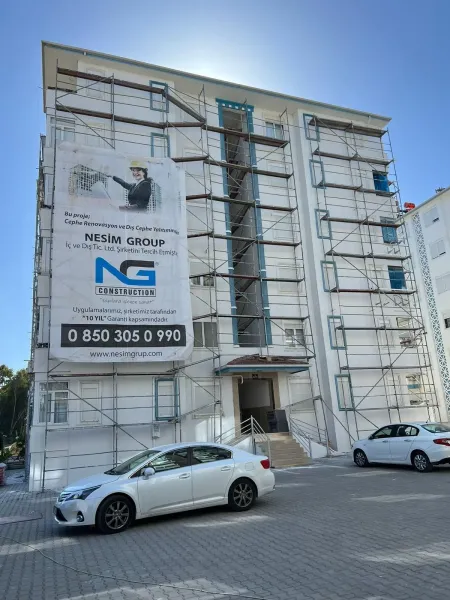 Apartman cephesinde mantolama çalışması